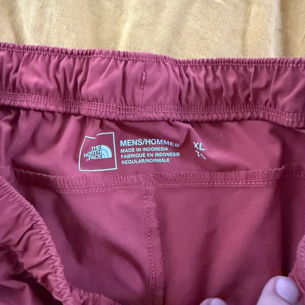 The North Face Mens Rust Red Active‎ Hiking Shorts XL Regular Logo Elastic Waist